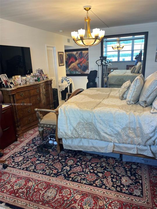 For Sale: $1,195,000 (2 beds, 2 baths, 1299 Square Feet)