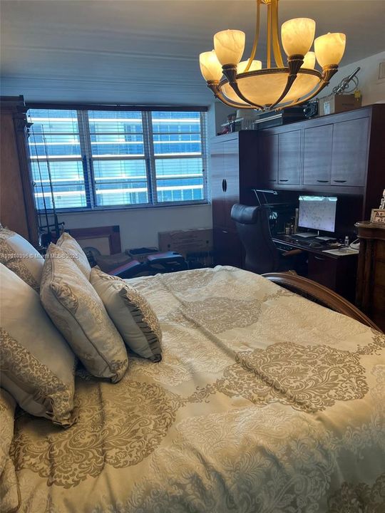 For Sale: $1,195,000 (2 beds, 2 baths, 1299 Square Feet)