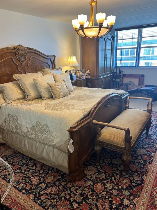 For Sale: $1,195,000 (2 beds, 2 baths, 1299 Square Feet)