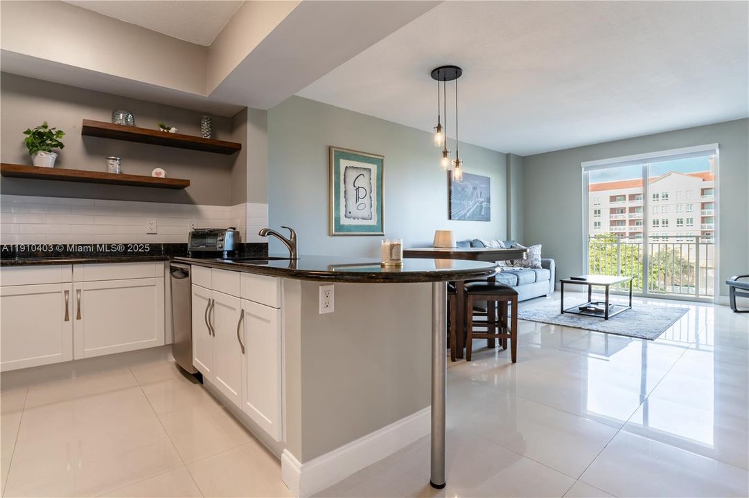 Недавно арендовано: $2,700 (1 спален, 1 ванн, 797 Квадратных фут)