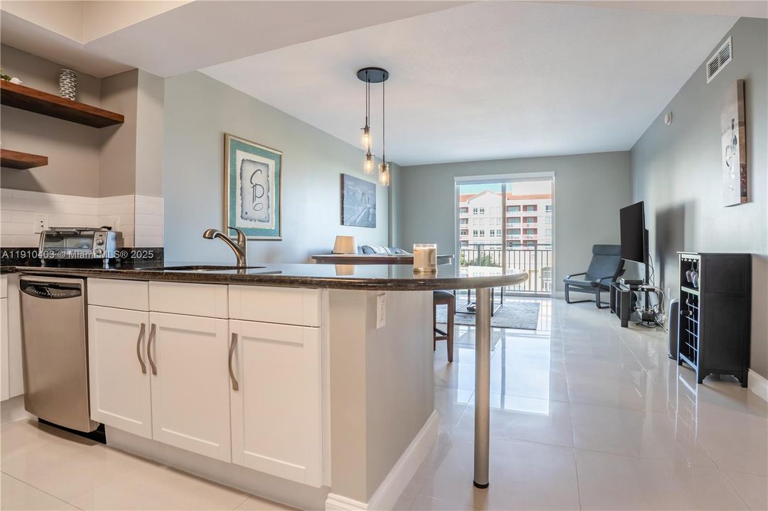 Недавно арендовано: $2,700 (1 спален, 1 ванн, 797 Квадратных фут)