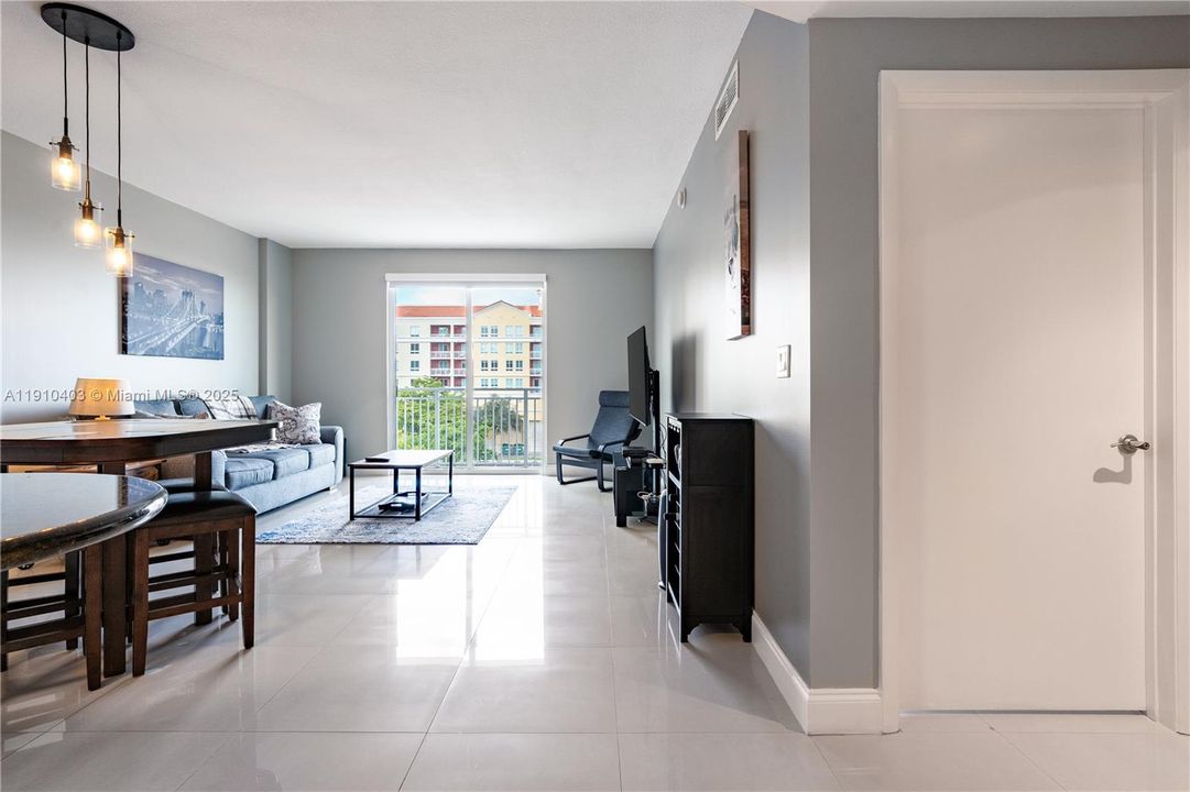 Недавно арендовано: $2,700 (1 спален, 1 ванн, 797 Квадратных фут)