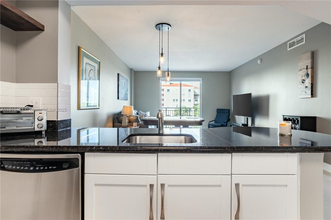 Недавно арендовано: $2,700 (1 спален, 1 ванн, 797 Квадратных фут)