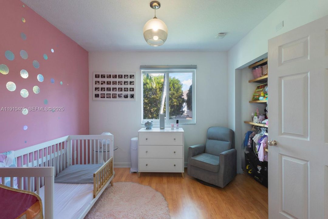 En Venta: $655,000 (4 camas, 3 baños, 1808 Pies cuadrados)