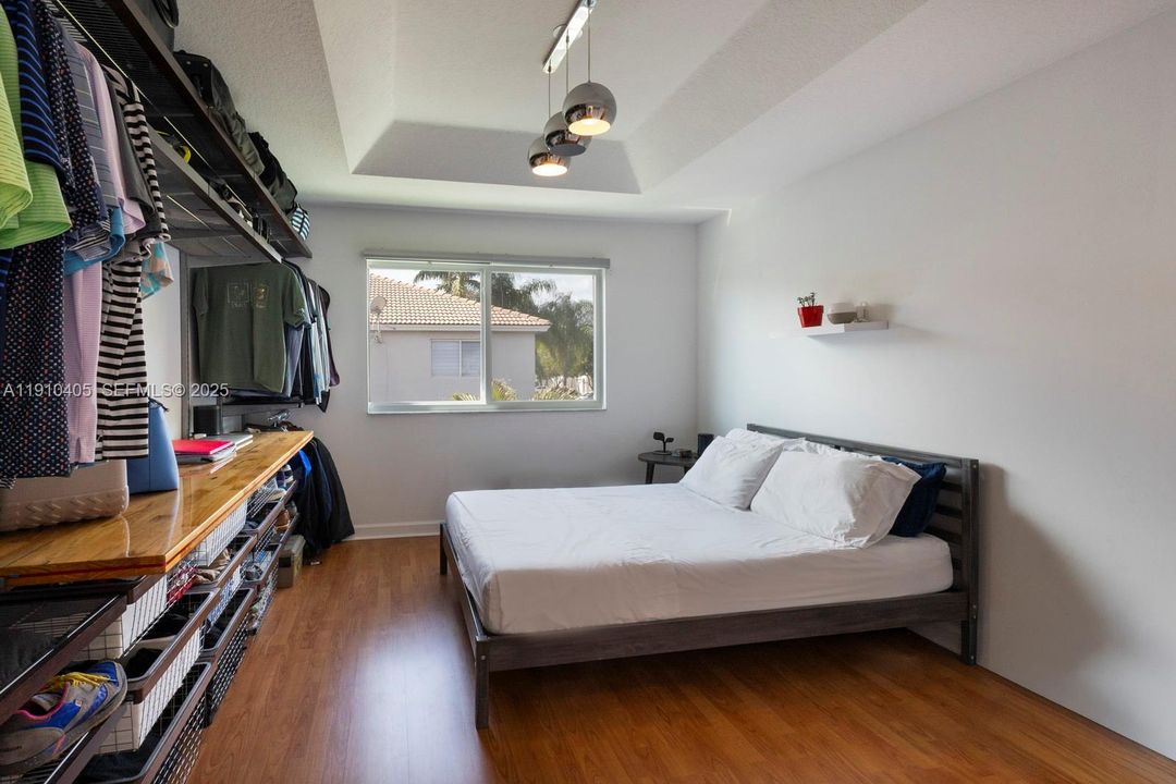 En Venta: $655,000 (4 camas, 3 baños, 1808 Pies cuadrados)