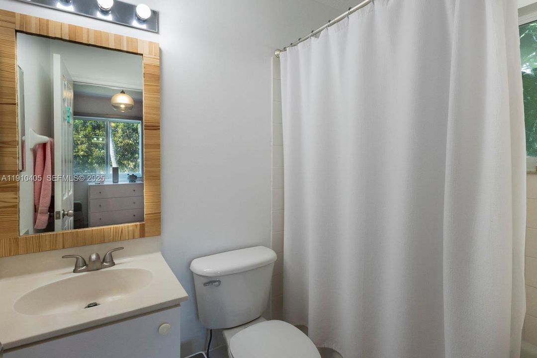 En Venta: $655,000 (4 camas, 3 baños, 1808 Pies cuadrados)