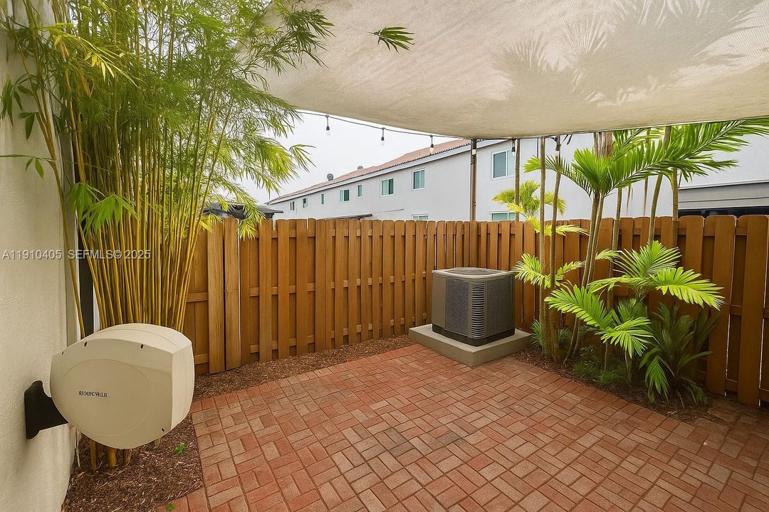 En Venta: $655,000 (4 camas, 3 baños, 1808 Pies cuadrados)