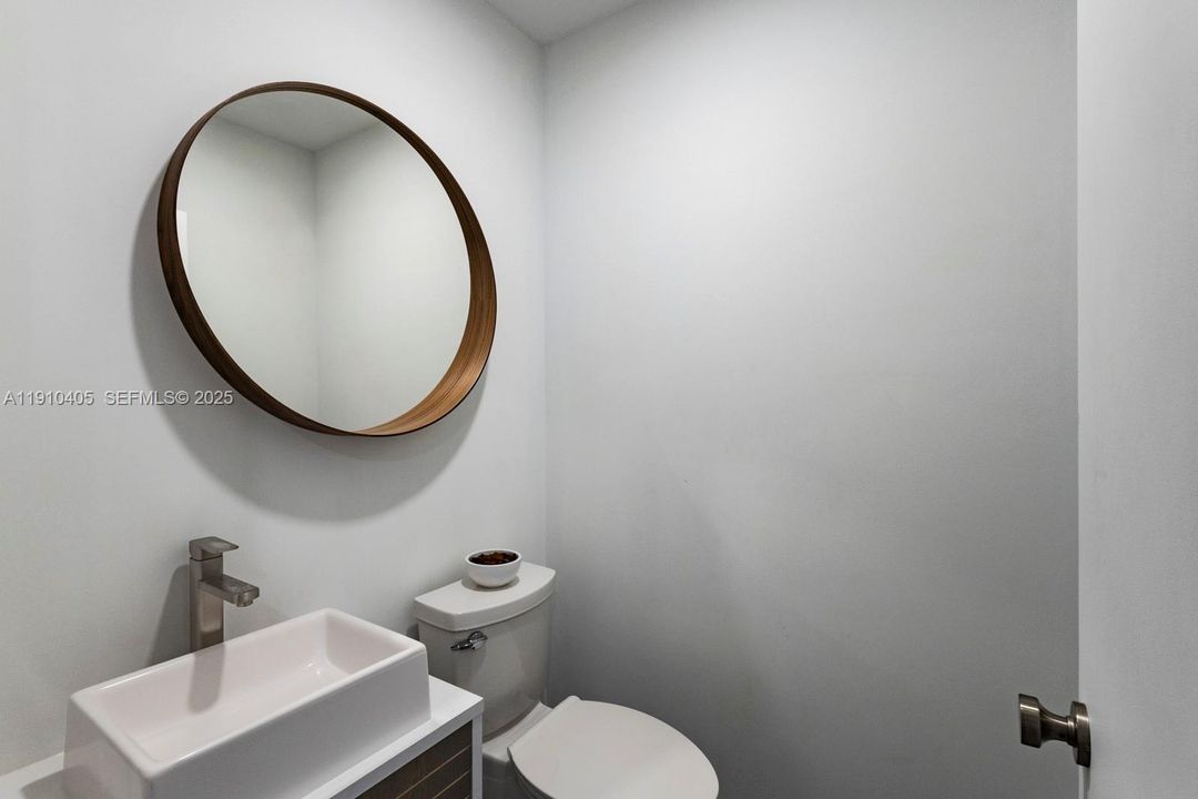 En Venta: $655,000 (4 camas, 3 baños, 1808 Pies cuadrados)