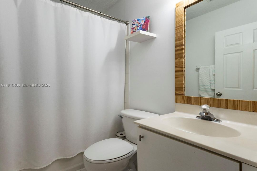 En Venta: $655,000 (4 camas, 3 baños, 1808 Pies cuadrados)