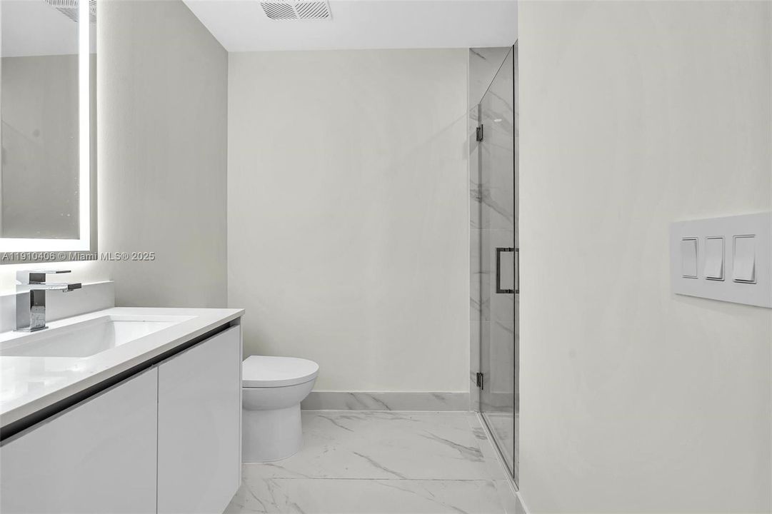 Recently Rented: $7,000 (1 beds, 2 baths, 1100 Square Feet)