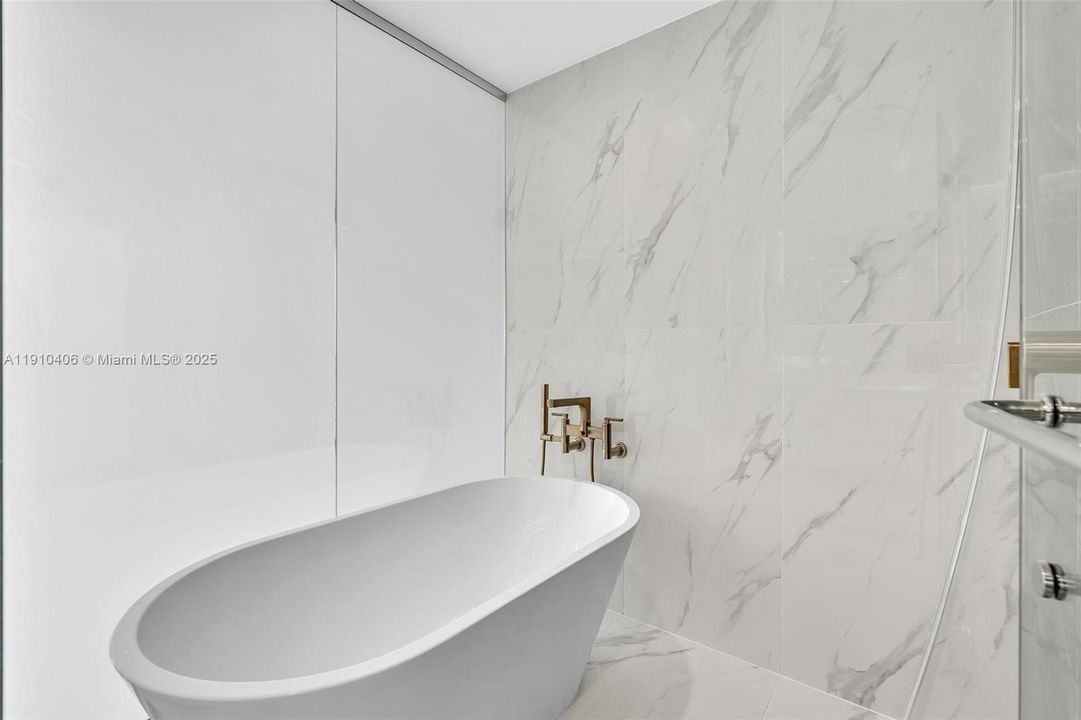 Recently Rented: $7,000 (1 beds, 2 baths, 1100 Square Feet)