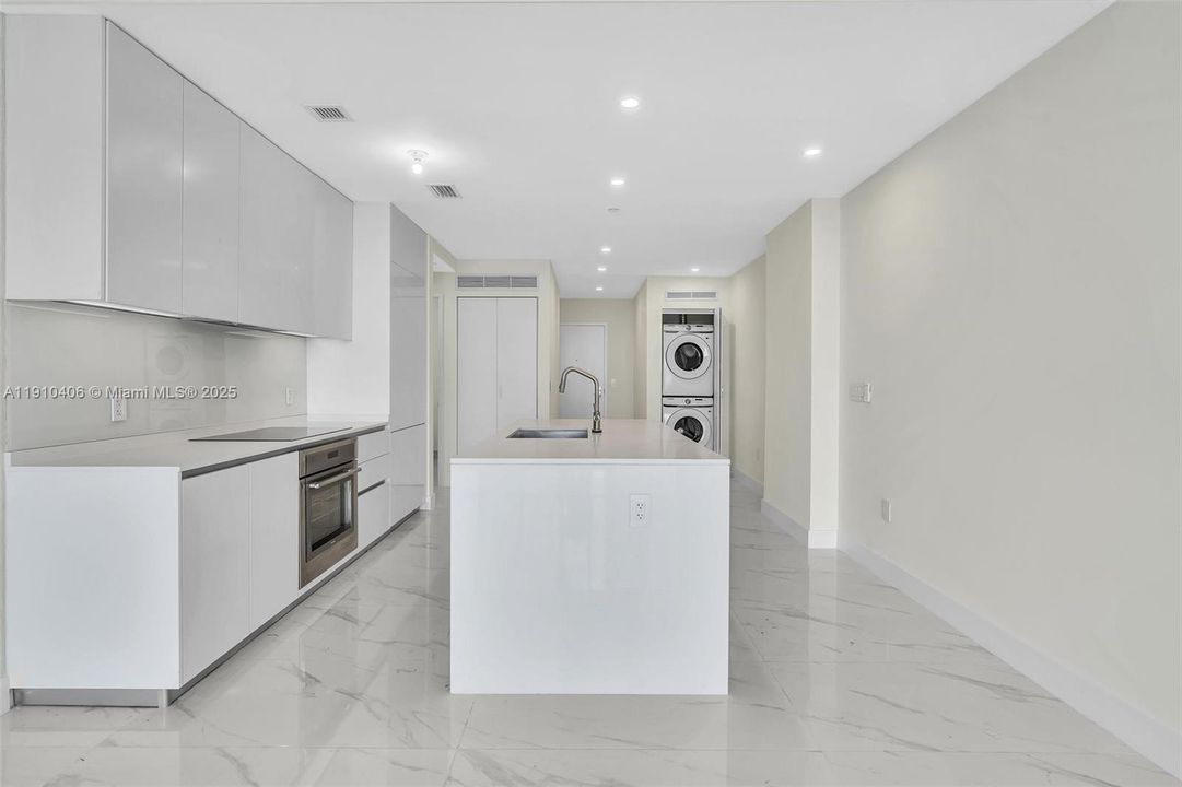 Recently Rented: $7,000 (1 beds, 2 baths, 1100 Square Feet)