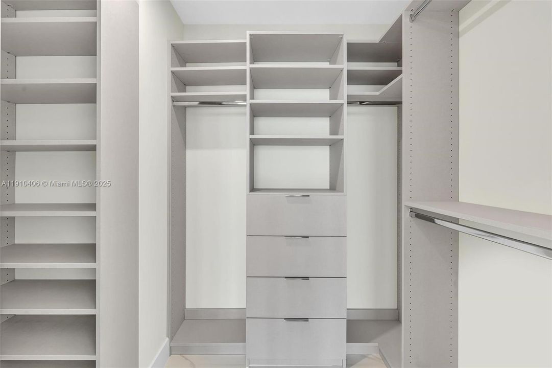 Recently Rented: $7,000 (1 beds, 2 baths, 1100 Square Feet)