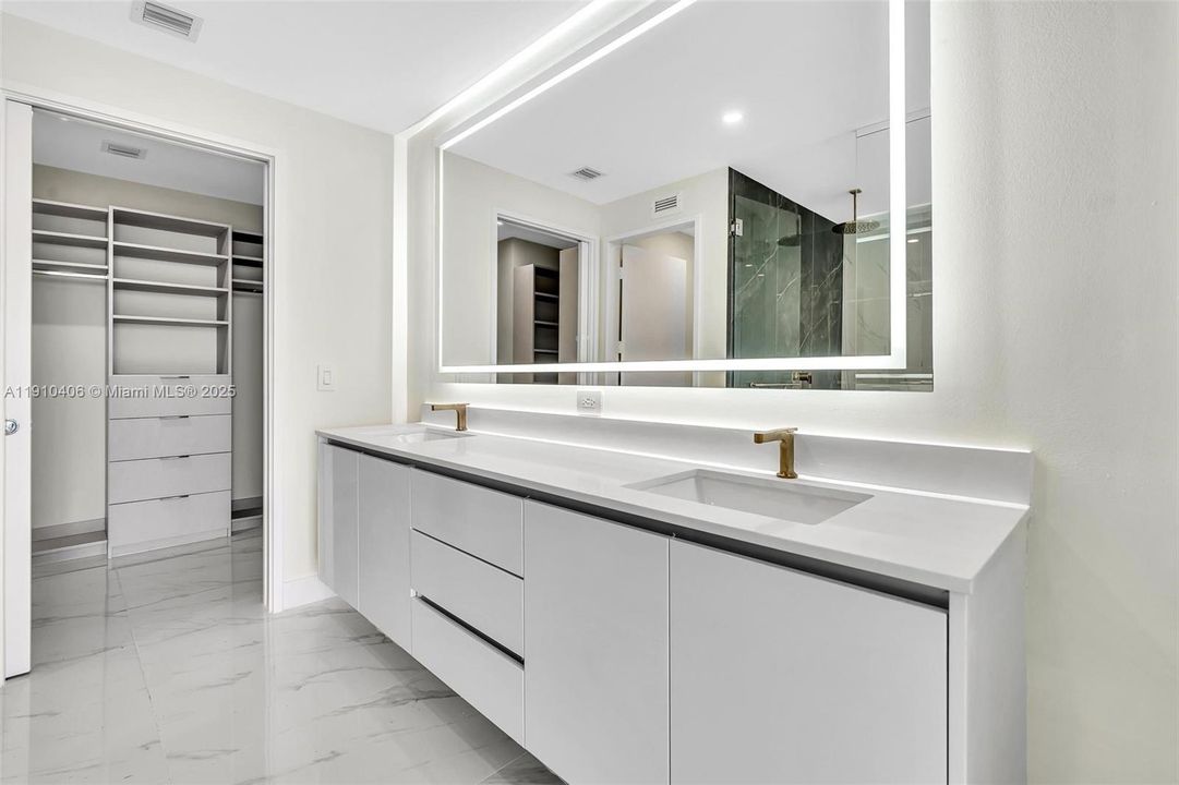 Recently Rented: $7,000 (1 beds, 2 baths, 1100 Square Feet)