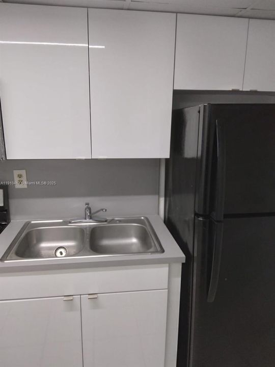 Recently Sold: $189,000 (1 beds, 1 baths, 737 Square Feet)