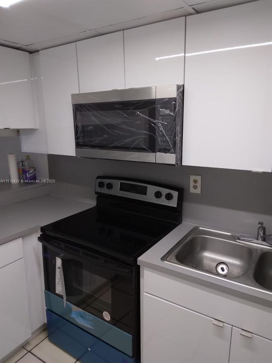 Recently Sold: $189,000 (1 beds, 1 baths, 737 Square Feet)