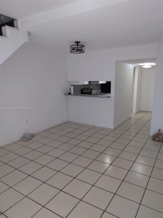 Recently Sold: $189,000 (1 beds, 1 baths, 737 Square Feet)