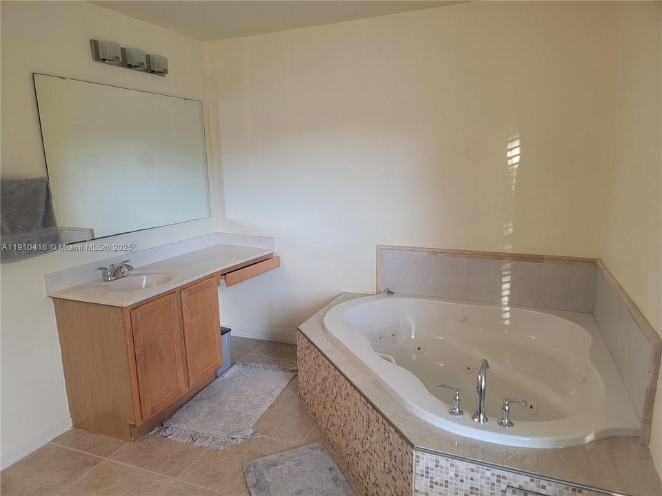 En Renta: $3,500 (5 camas, 4 baños, 3960 Pies cuadrados)