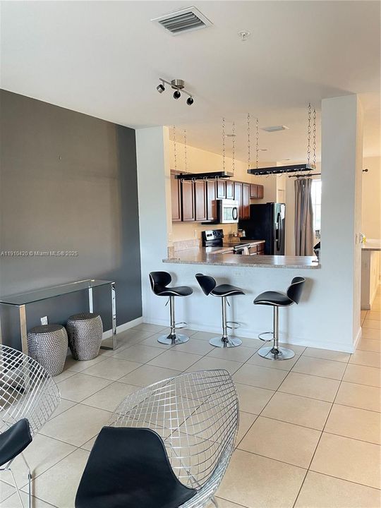 出租: $2,800 (3 贝兹, 2 浴室, 3120 平方英尺)