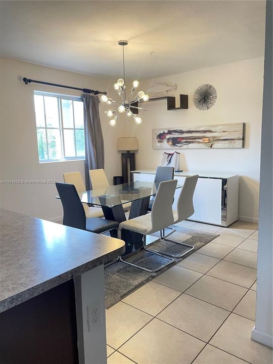 出租: $2,800 (3 贝兹, 2 浴室, 3120 平方英尺)