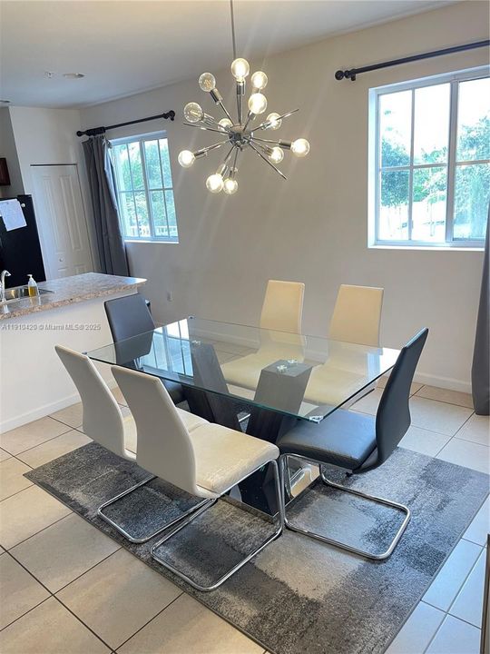 出租: $2,800 (3 贝兹, 2 浴室, 3120 平方英尺)