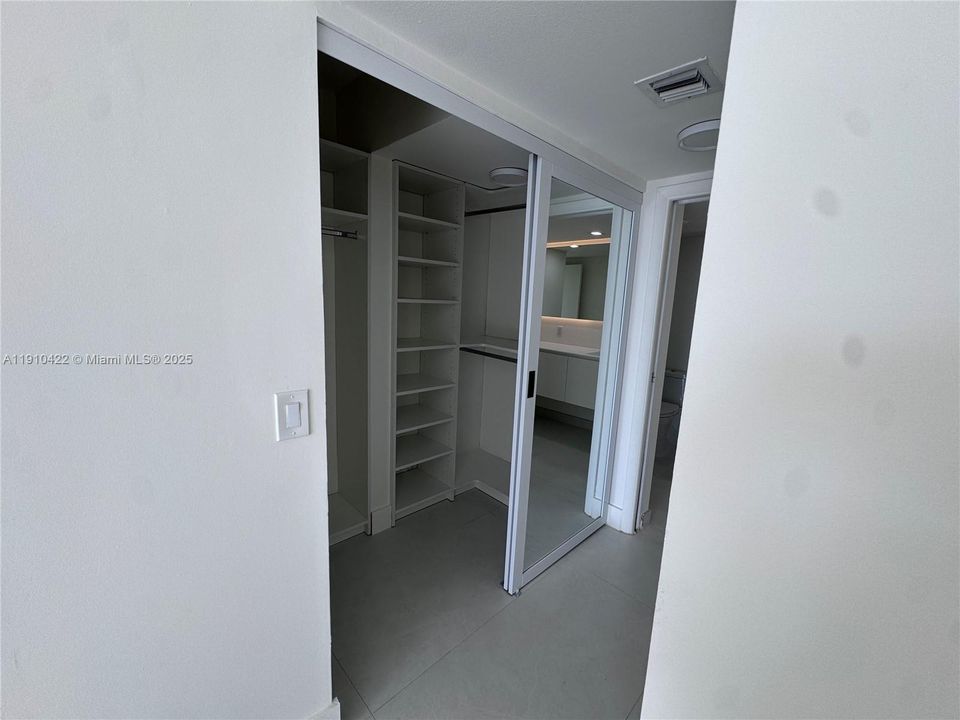 合同活跃: $2,500 (1 贝兹, 1 浴室, 755 平方英尺)