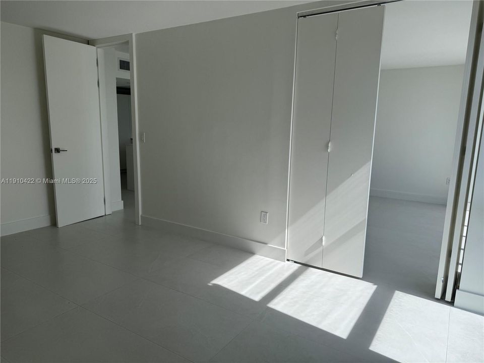 合同活跃: $2,500 (1 贝兹, 1 浴室, 755 平方英尺)