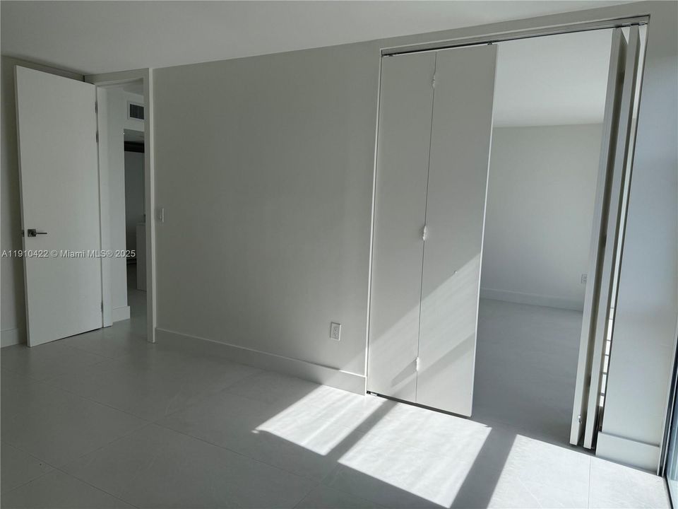 合同活跃: $2,500 (1 贝兹, 1 浴室, 755 平方英尺)