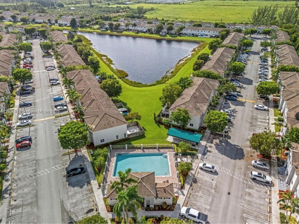 For Sale: $305,000 (2 beds, 2 baths, 1166 Square Feet)