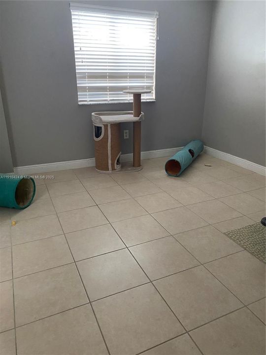 For Sale: $305,000 (2 beds, 2 baths, 1166 Square Feet)