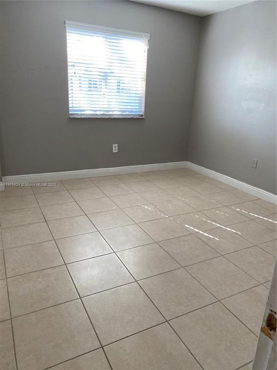 For Sale: $305,000 (2 beds, 2 baths, 1166 Square Feet)