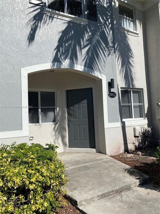 For Sale: $305,000 (2 beds, 2 baths, 1166 Square Feet)