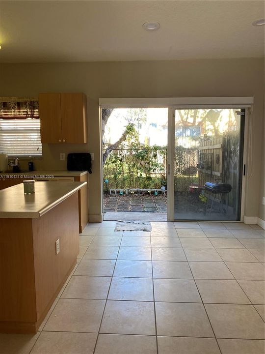 For Sale: $305,000 (2 beds, 2 baths, 1166 Square Feet)