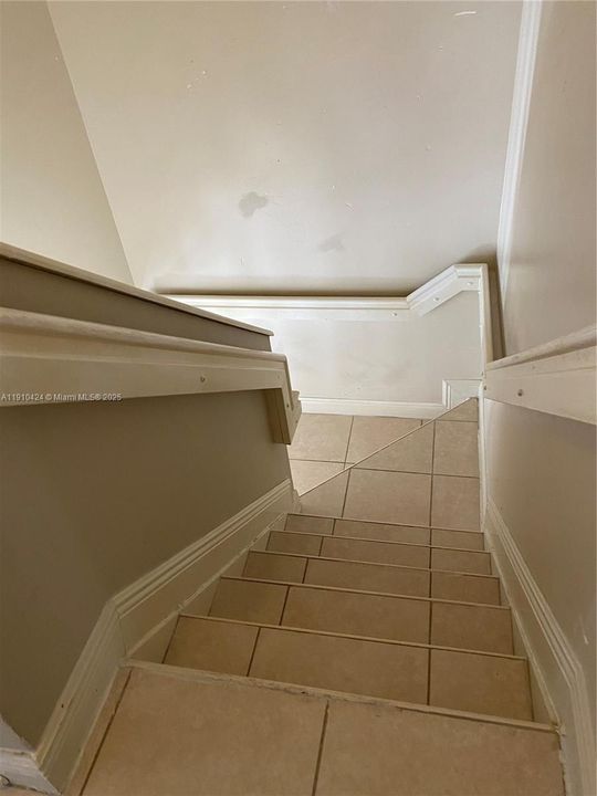 For Sale: $305,000 (2 beds, 2 baths, 1166 Square Feet)