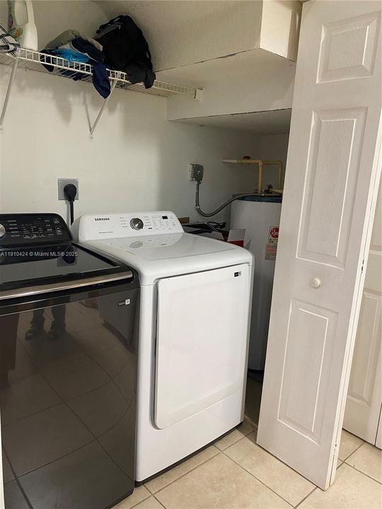 For Sale: $305,000 (2 beds, 2 baths, 1166 Square Feet)