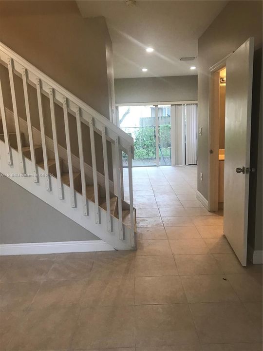 For Sale: $305,000 (2 beds, 2 baths, 1166 Square Feet)