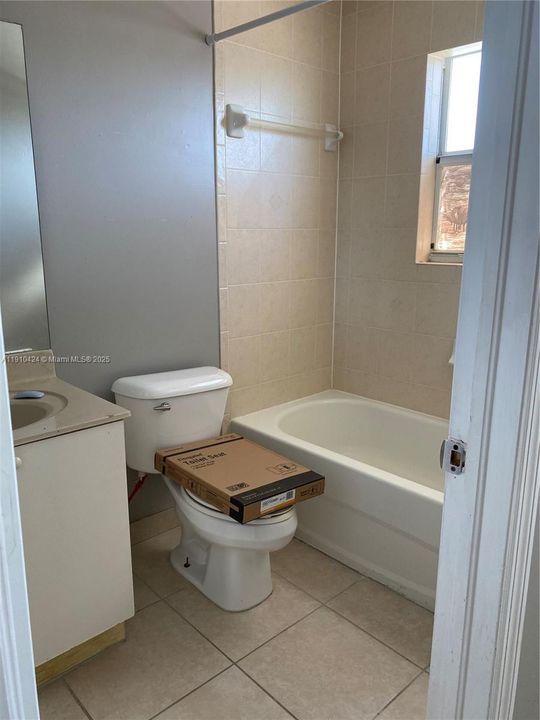 For Sale: $305,000 (2 beds, 2 baths, 1166 Square Feet)