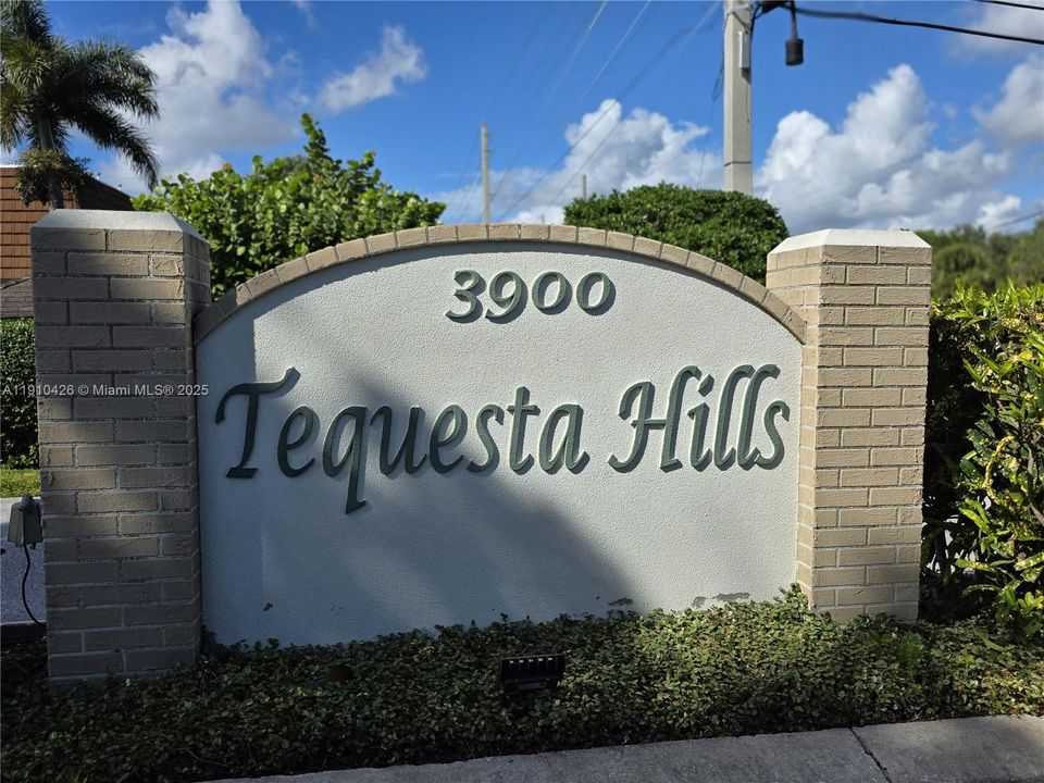 Под контрактом: $2,300 (2 спален, 2 ванн, 1325 Квадратных фут)