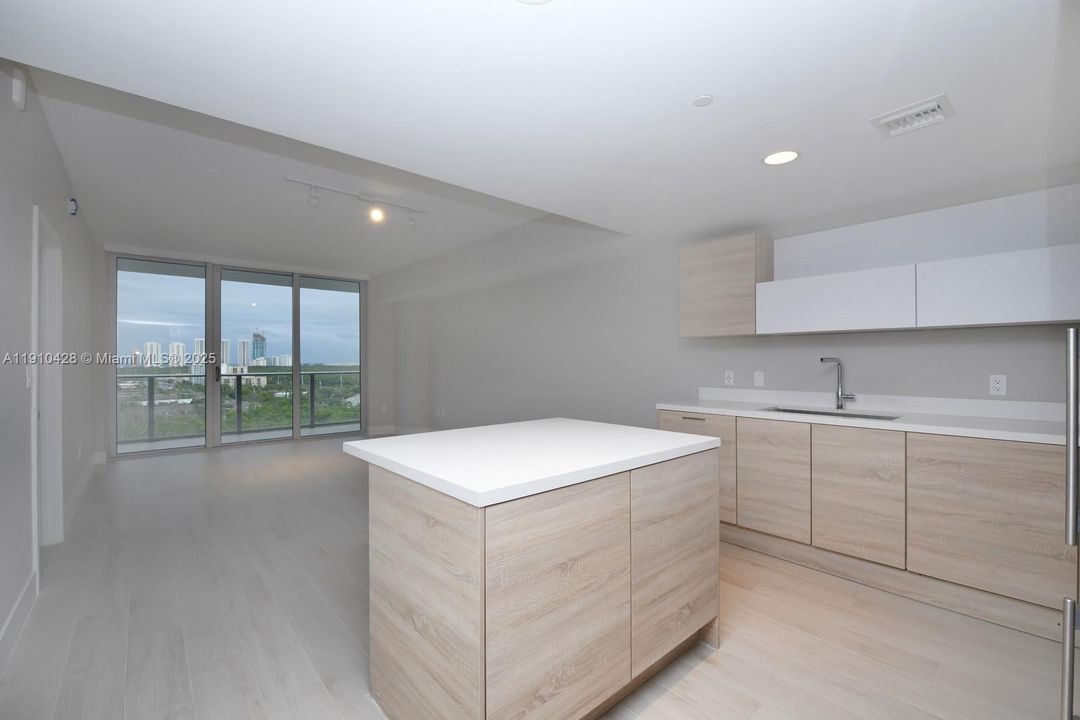 For Sale: $639,000 (2 beds, 2 baths, 1119 Square Feet)