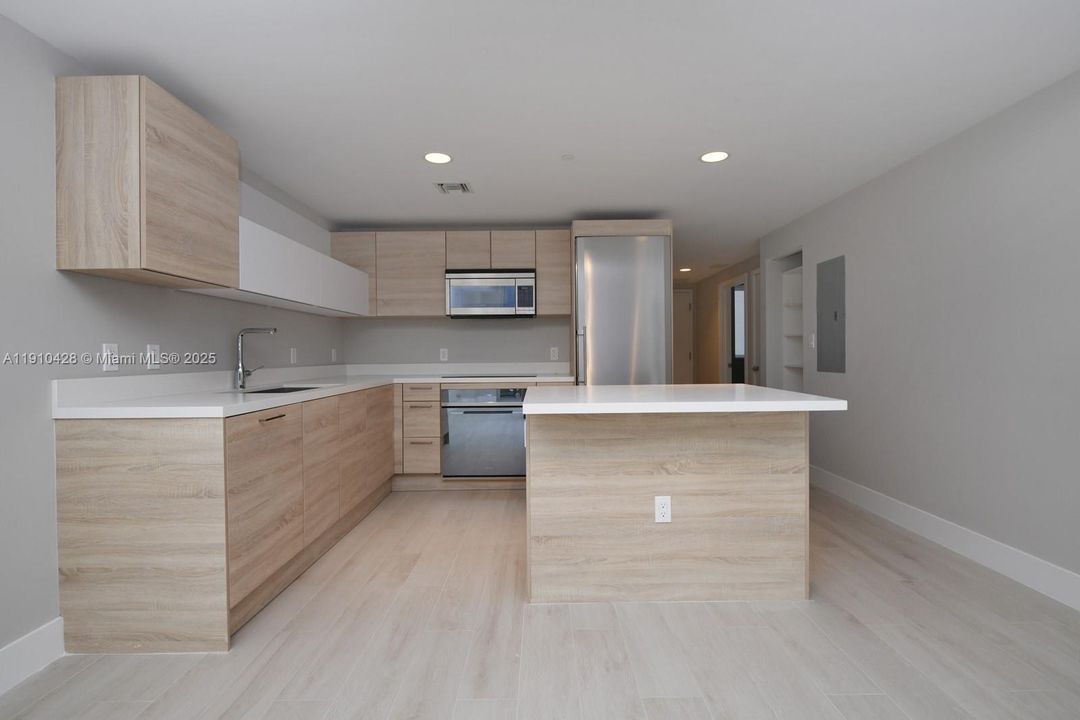 For Sale: $639,000 (2 beds, 2 baths, 1119 Square Feet)