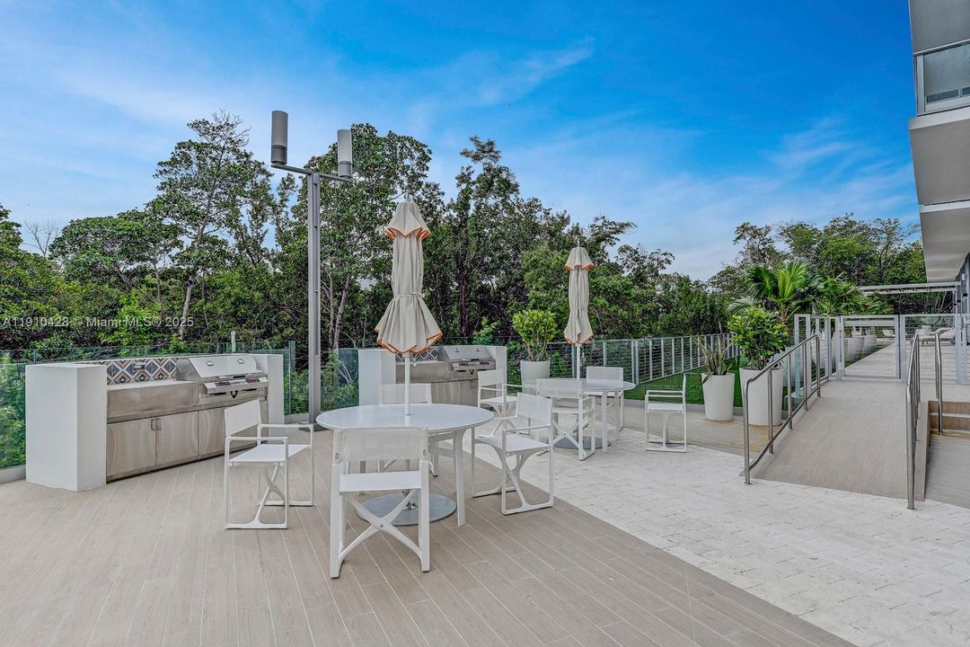 For Sale: $639,000 (2 beds, 2 baths, 1119 Square Feet)