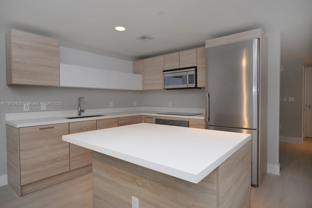 For Sale: $639,000 (2 beds, 2 baths, 1119 Square Feet)