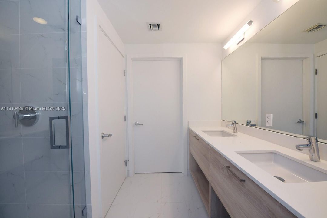 For Sale: $639,000 (2 beds, 2 baths, 1119 Square Feet)