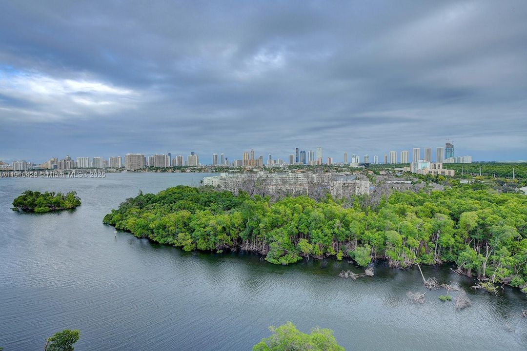 For Sale: $639,000 (2 beds, 2 baths, 1119 Square Feet)