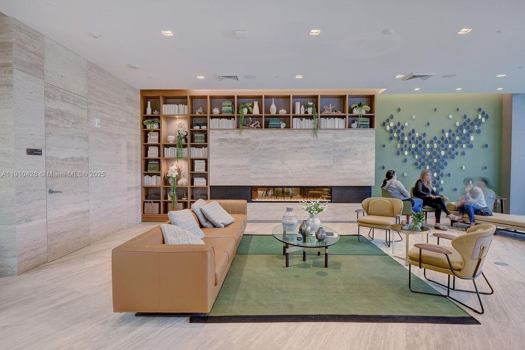 For Sale: $639,000 (2 beds, 2 baths, 1119 Square Feet)