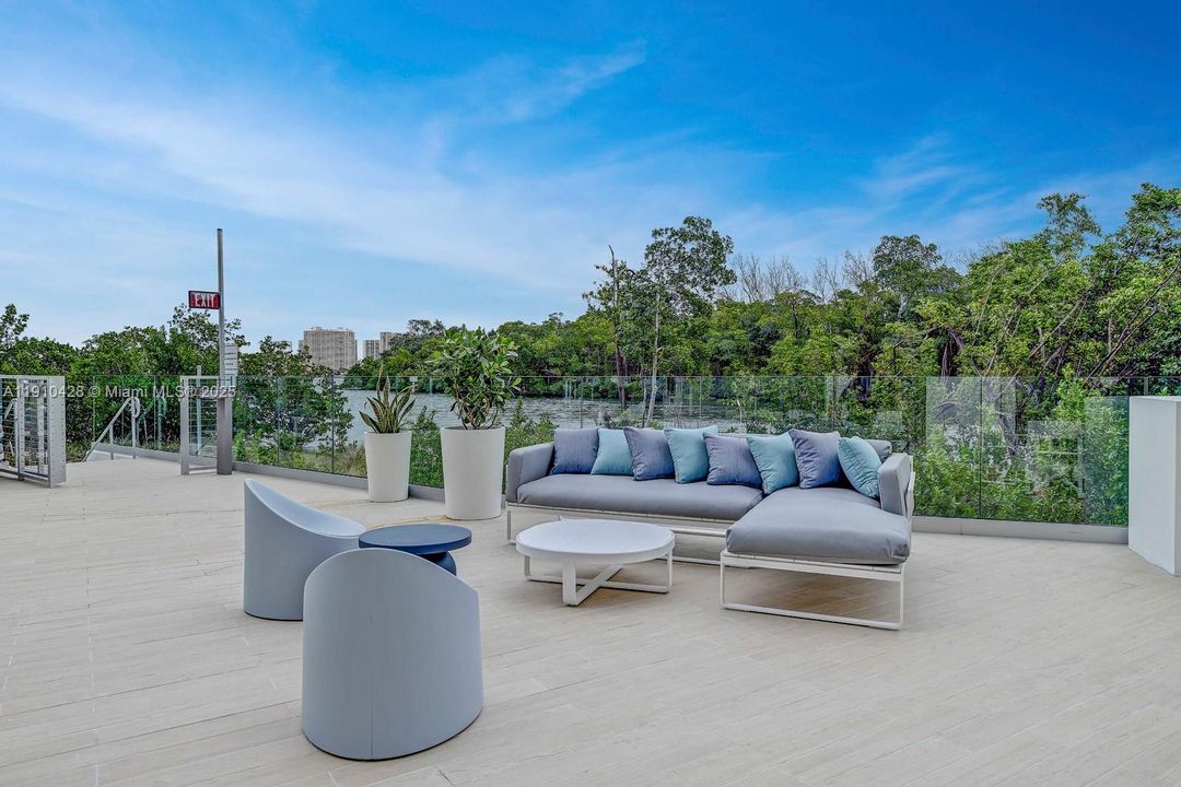 For Sale: $639,000 (2 beds, 2 baths, 1119 Square Feet)