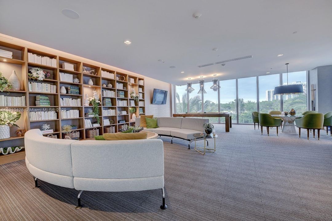 For Sale: $639,000 (2 beds, 2 baths, 1119 Square Feet)