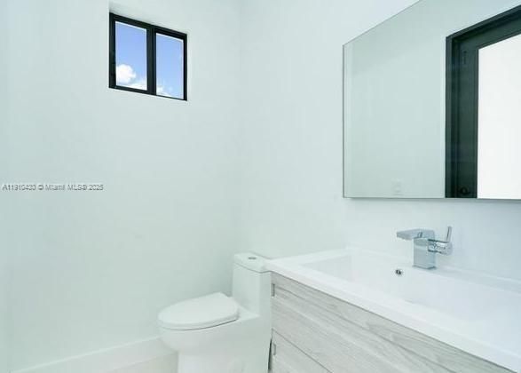 Active With Contract: $1,195,000 (3 beds, 2 baths, 2195 Square Feet)