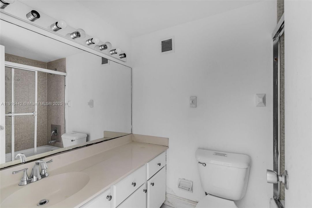 Active With Contract: $249,000 (0 beds, 1 baths, 680 Square Feet)