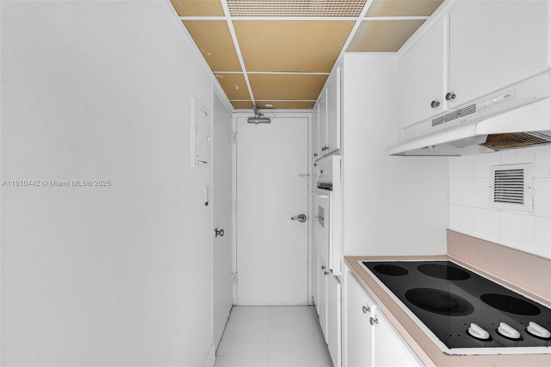 Active With Contract: $249,000 (0 beds, 1 baths, 680 Square Feet)